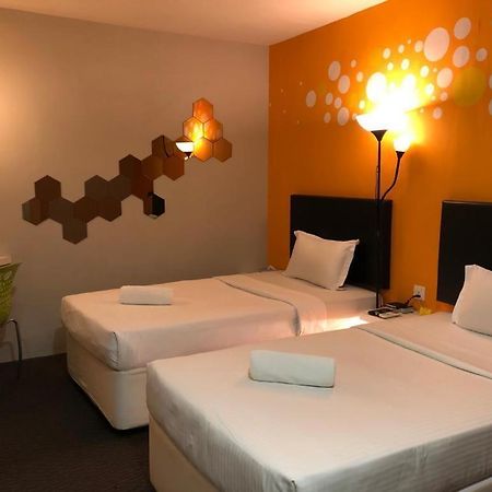 Hotel Zamburger Bliss Джохор-Бару Экстерьер фото